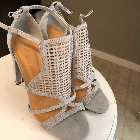 Super cute woven gray wedges❕❕❕ - Picture 2 of 6